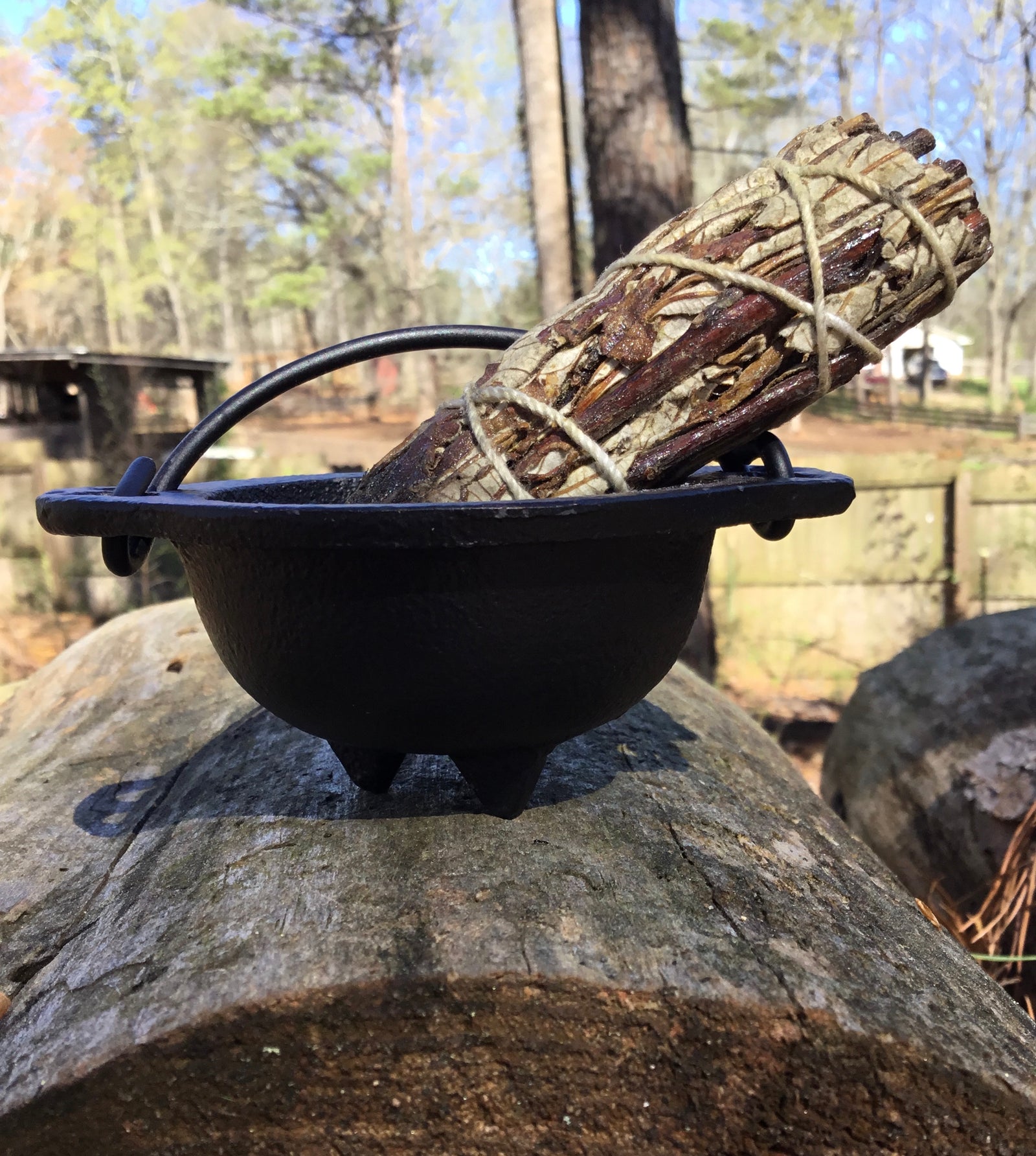 Cast Iron Cauldron with handle