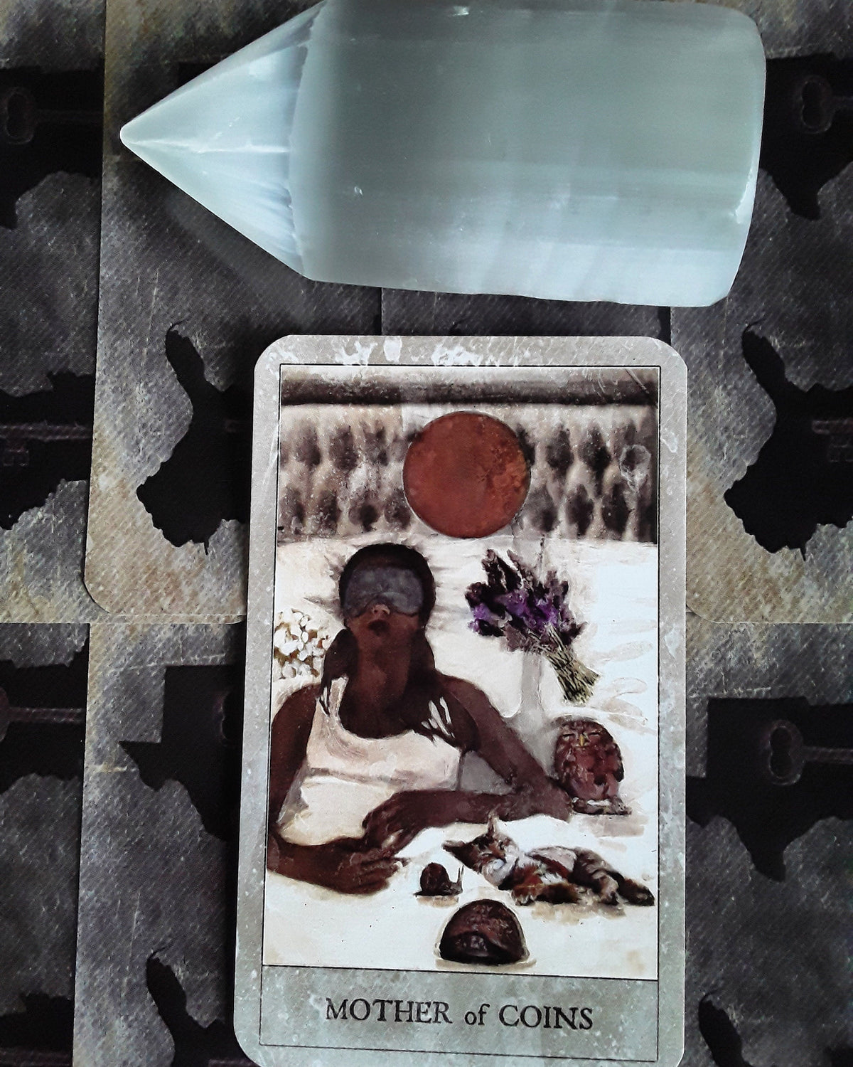 The Hoodoo Tarot, 78-card tarot deck includes 147 page 6x9 in. Guidebook